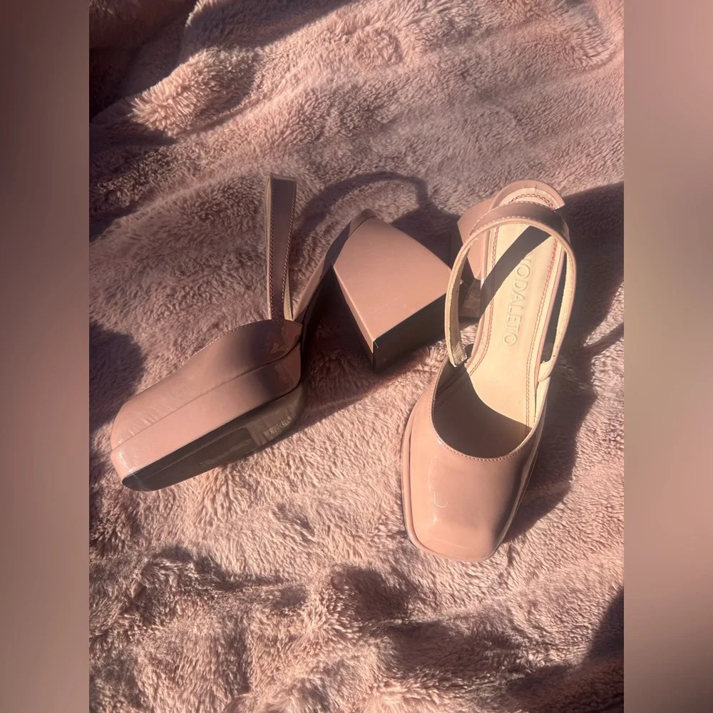 Nodaleto iconic silhouette